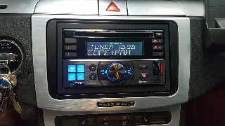 Radio cd Alpine CDE-W235BT.